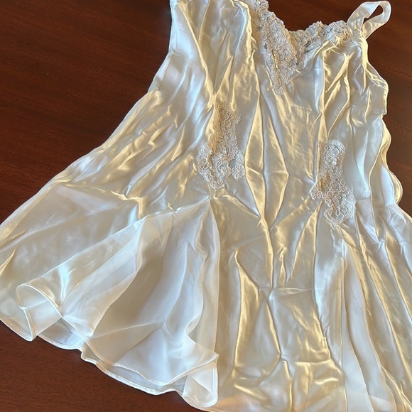 Victoria’s Secret Satin Slip dress and Robe. - Picture 4 of 13